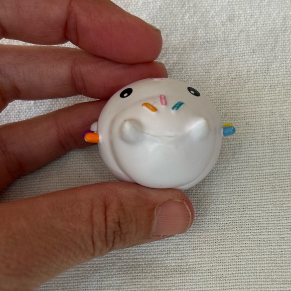 Dreamwork's Gabby's Dollhouse - Cakey Cat Mini Figure 1.5 Inch - Picture 9 of 10